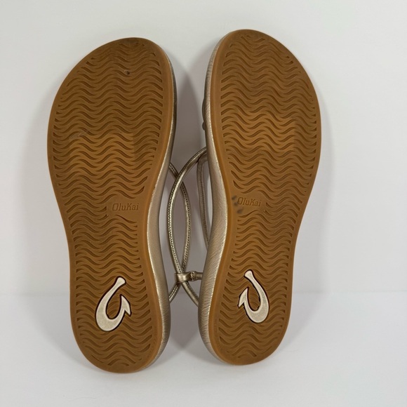 Olukai Waiau Leather Gold Strappy Flat Sandals size 6.5 7 - Picture 7 of 7